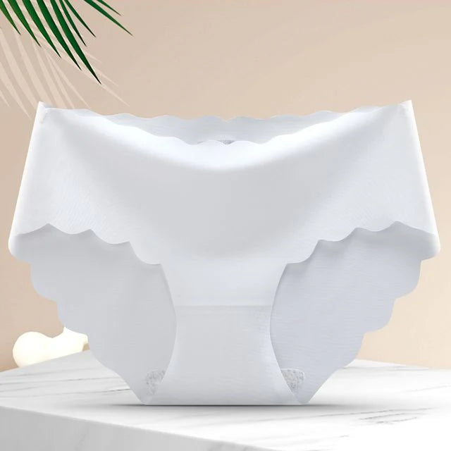 Seamless Scalloped Edge Panty with Built-In Lining