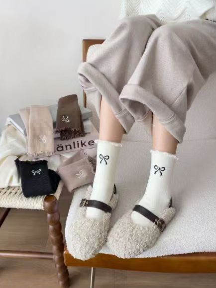 Ladies Soft Fleece Lined Socks (Embroidered Bow)